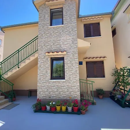 Spacious And Bright Two Bedroom With Outdoor Area