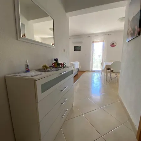 Lejlighed Spacious And Bright Two Bedroom With Outdoor Area *