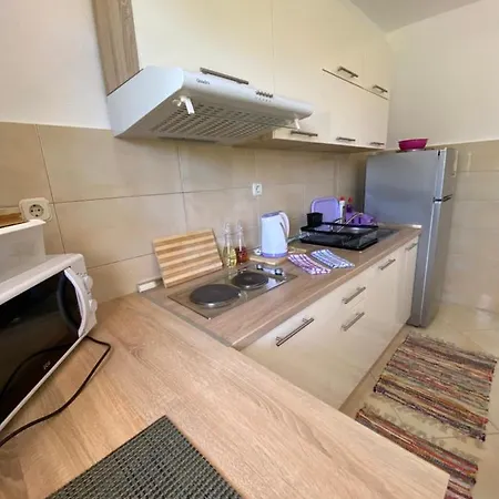 Spacious And Bright Two Bedroom With Outdoor Area