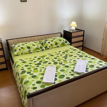 Spacious And Bright Two Bedroom With Outdoor Area Lejlighed *