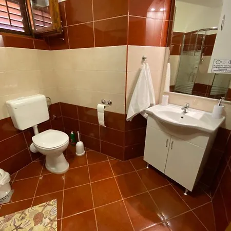 Lejlighed Spacious And Bright Two Bedroom With Outdoor Area *