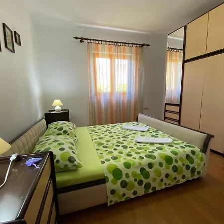 Lejlighed Spacious And Bright Two Bedroom With Outdoor Area Kaštela