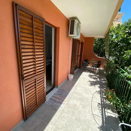 Lejlighed Spacious And Bright Two Bedroom With Outdoor Area Kaštela